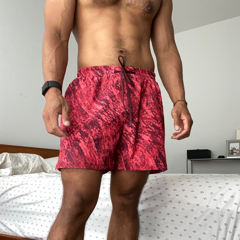 LULULEMON “channel cross” swim shorts, size large, with pockets
